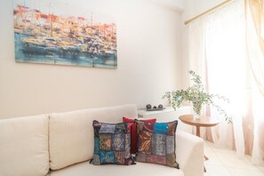 Smart TV - Spacious independent family-sized apartment in Vathy, Ithaki (Vathi)