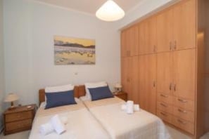 3 bedrooms, iron/ironing board, WiFi, bed sheets - Spacious independent family-sized apartment in Vathy, Ithaki (Vathi)