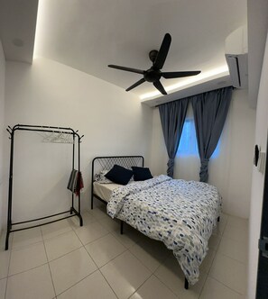 3 bedrooms, iron/ironing board, WiFi, bed sheets - KL Urban Escape  (Kuala Lumpur)