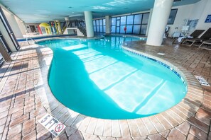 屋内プール、温水プール