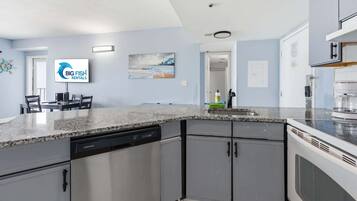 Fridge, microwave, stovetop, dishwasher