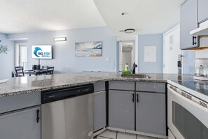 Fridge, microwave, stovetop, dishwasher