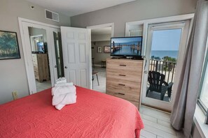 2 bedrooms, iron/ironing board, travel crib, WiFi - Palace Resort 2BR, Pools & Ocean Views, 2nd Floor (Myrtle Beach)