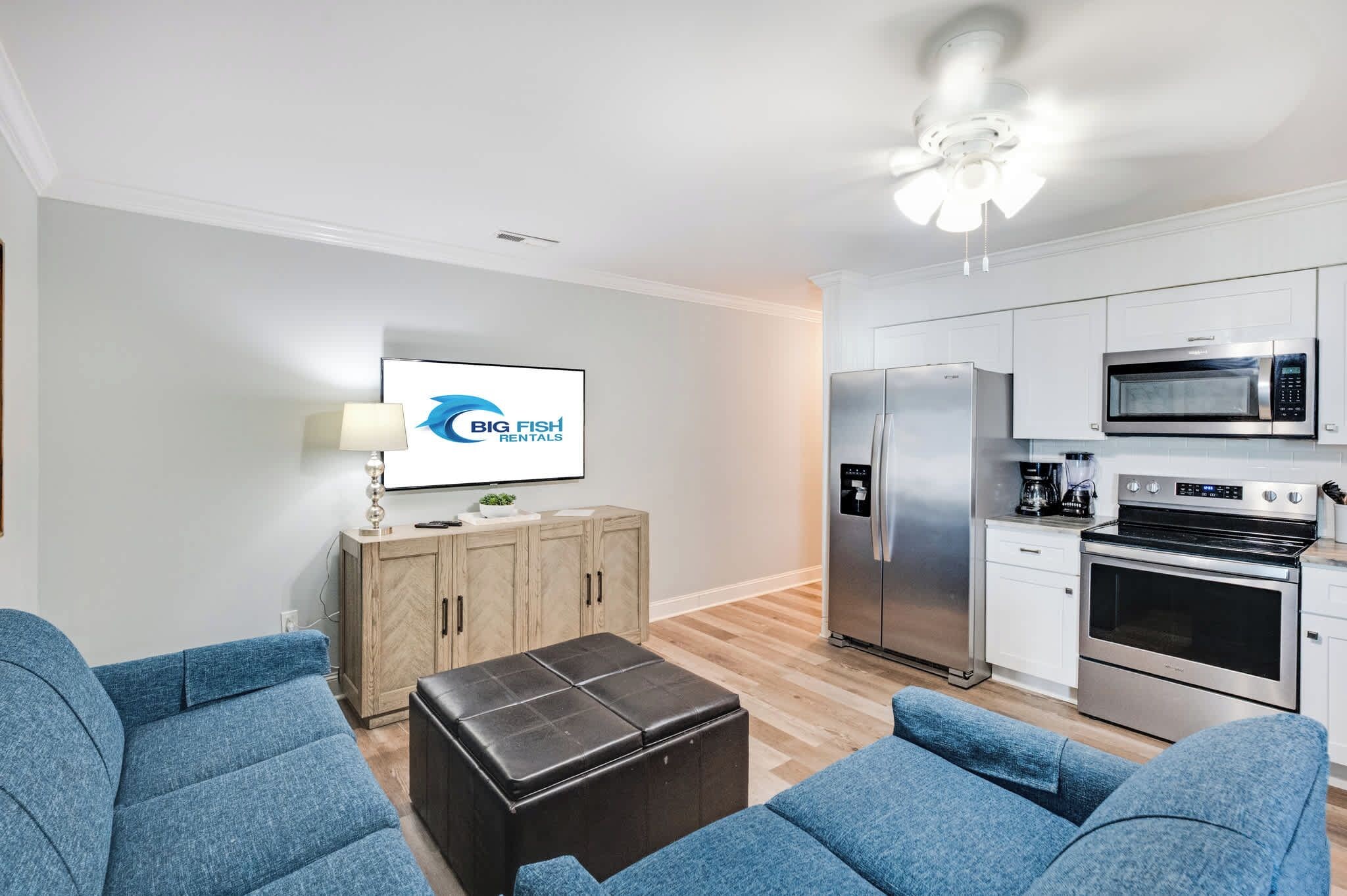 Comfortable Living Area for Everyone 🛋️
