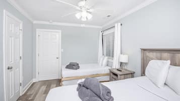 2 habitaciones, tabla de planchar con plancha, wifi y ropa de cama