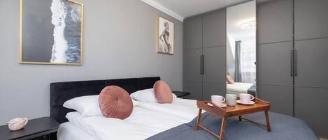 2 makuuhuonetta, työpöytä, silitysrauta/-lauta, Wi-Fi