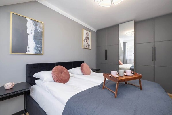 2 Schlafzimmer, Schreibtisch, Bügeleisen/Bügelbrett, WLAN