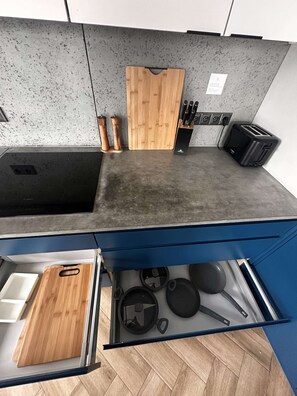 冰箱、微波炉、烤箱、炉灶