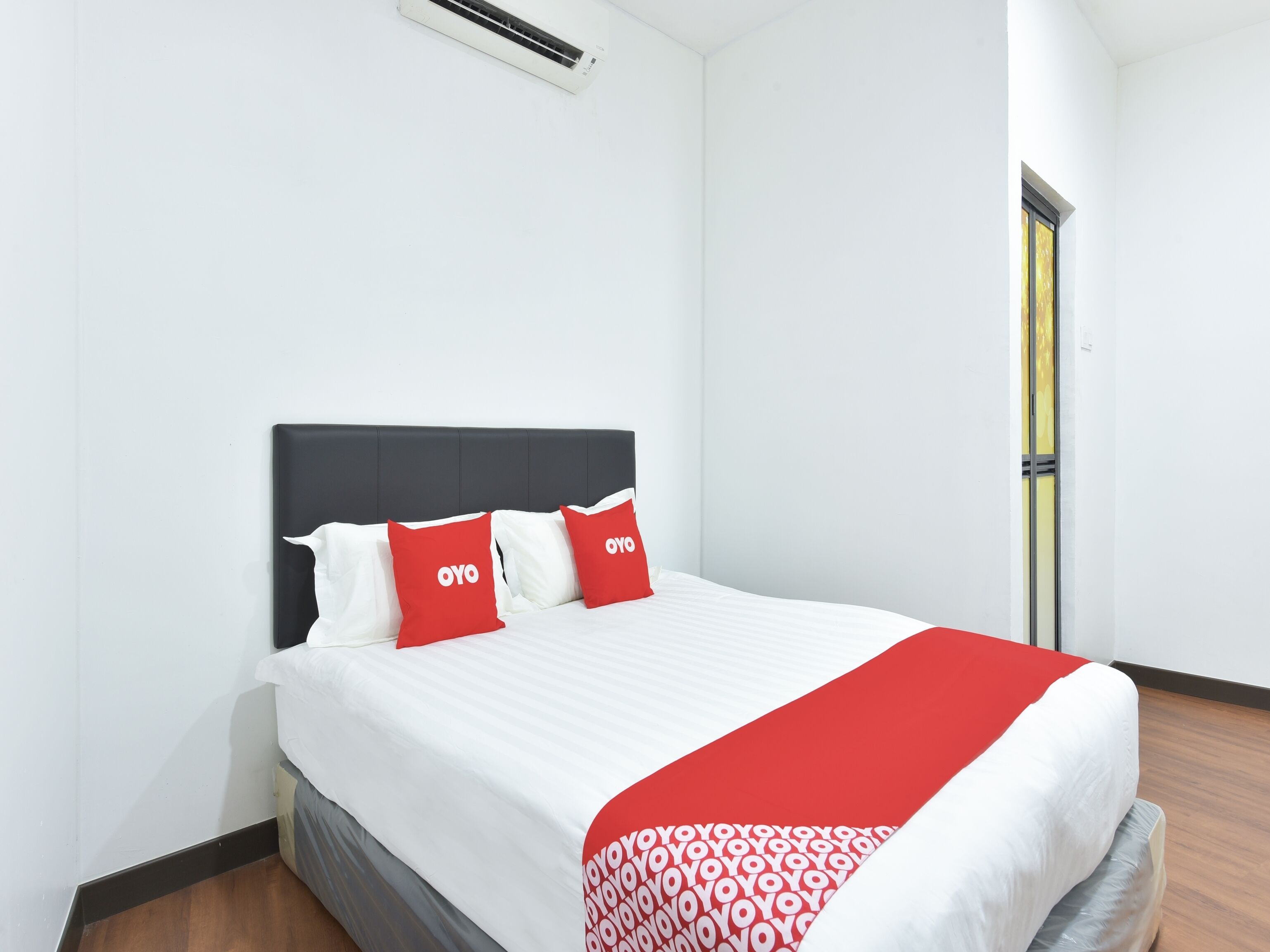 standard double room, 1 queen bed | free wifi, bed sheets