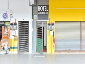 Front of property - Hotel O Madeena Inn (Sepang)