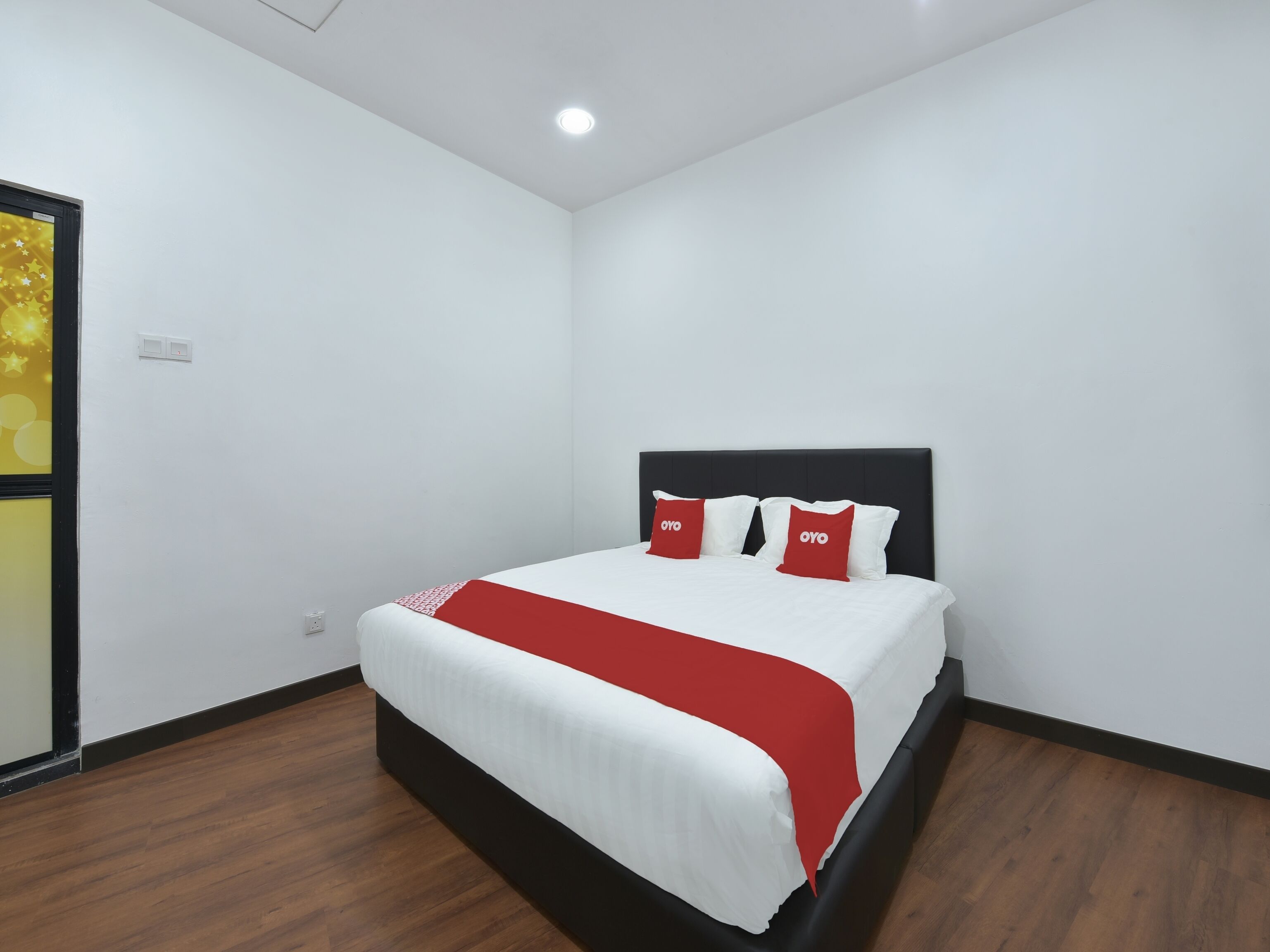 standard double room, 1 king bed | free wifi, bed sheets