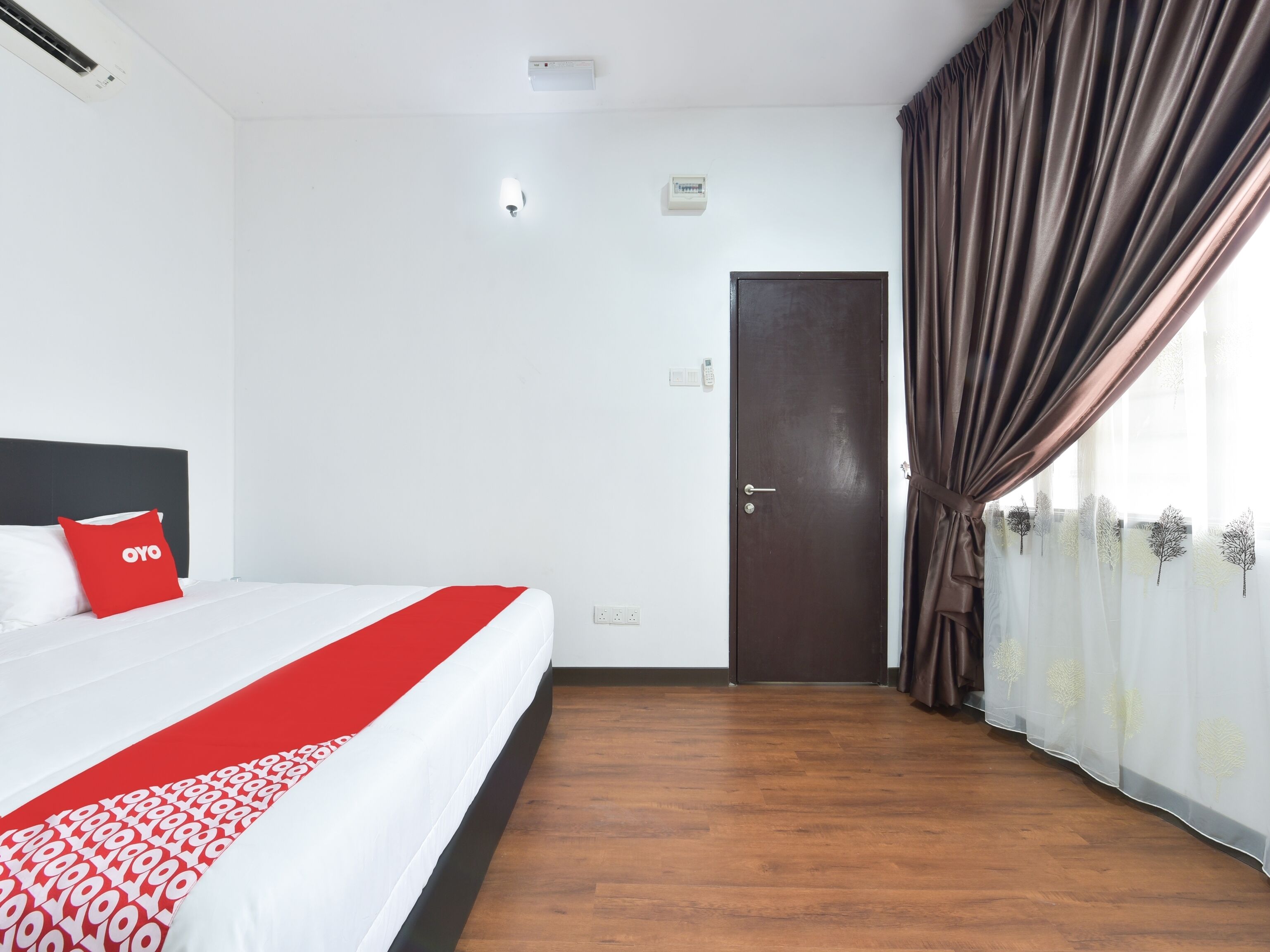 deluxe double room, 1 king bed | free wifi, bed sheets