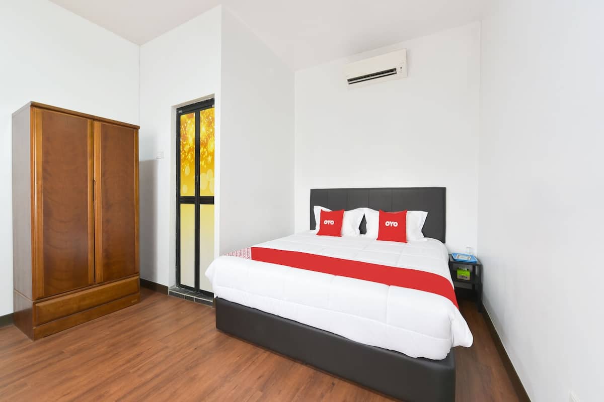 deluxe double room, 1 king bed | free wifi, bed sheets
