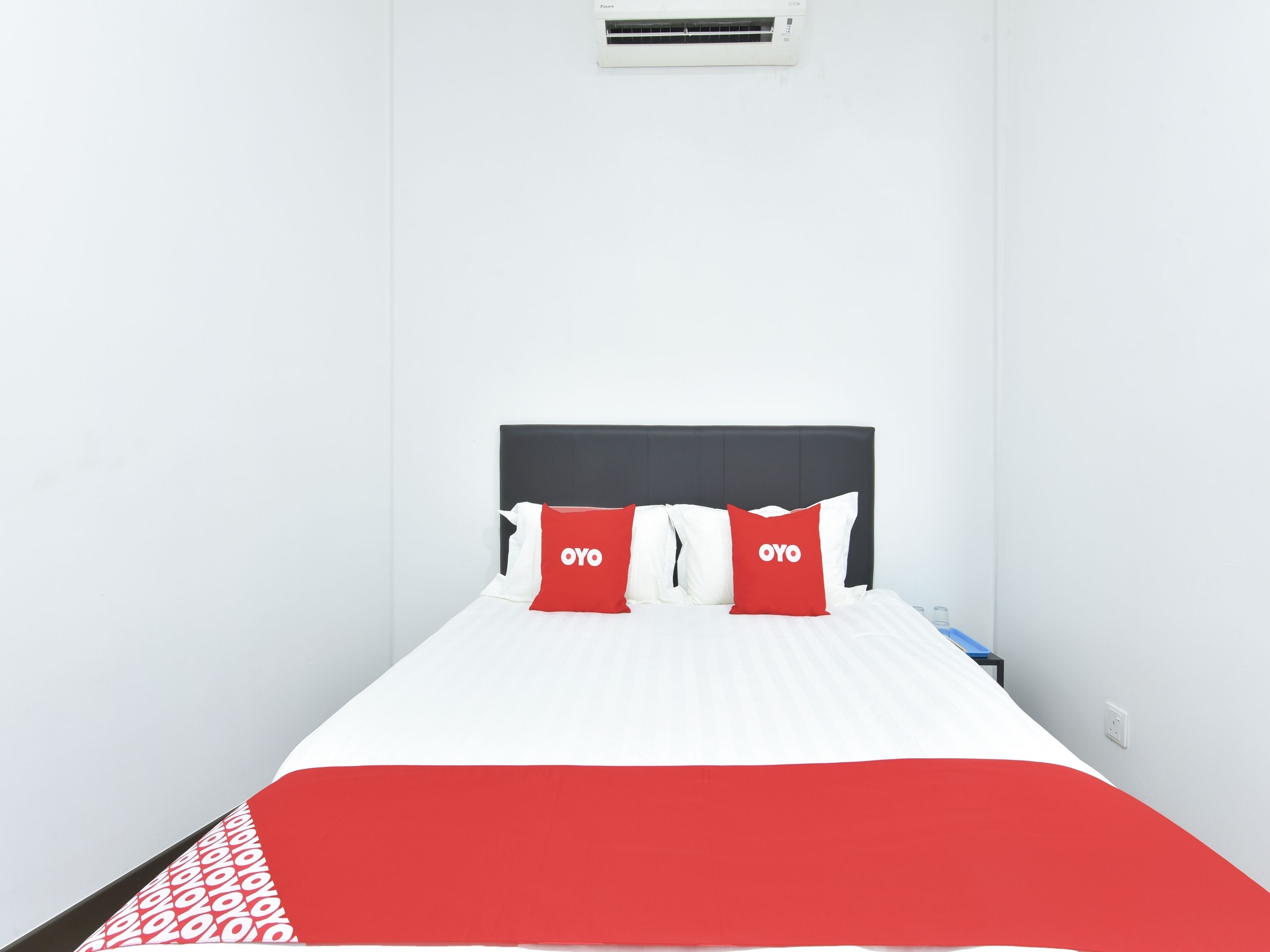standard double room, 1 queen bed | free wifi, bed sheets