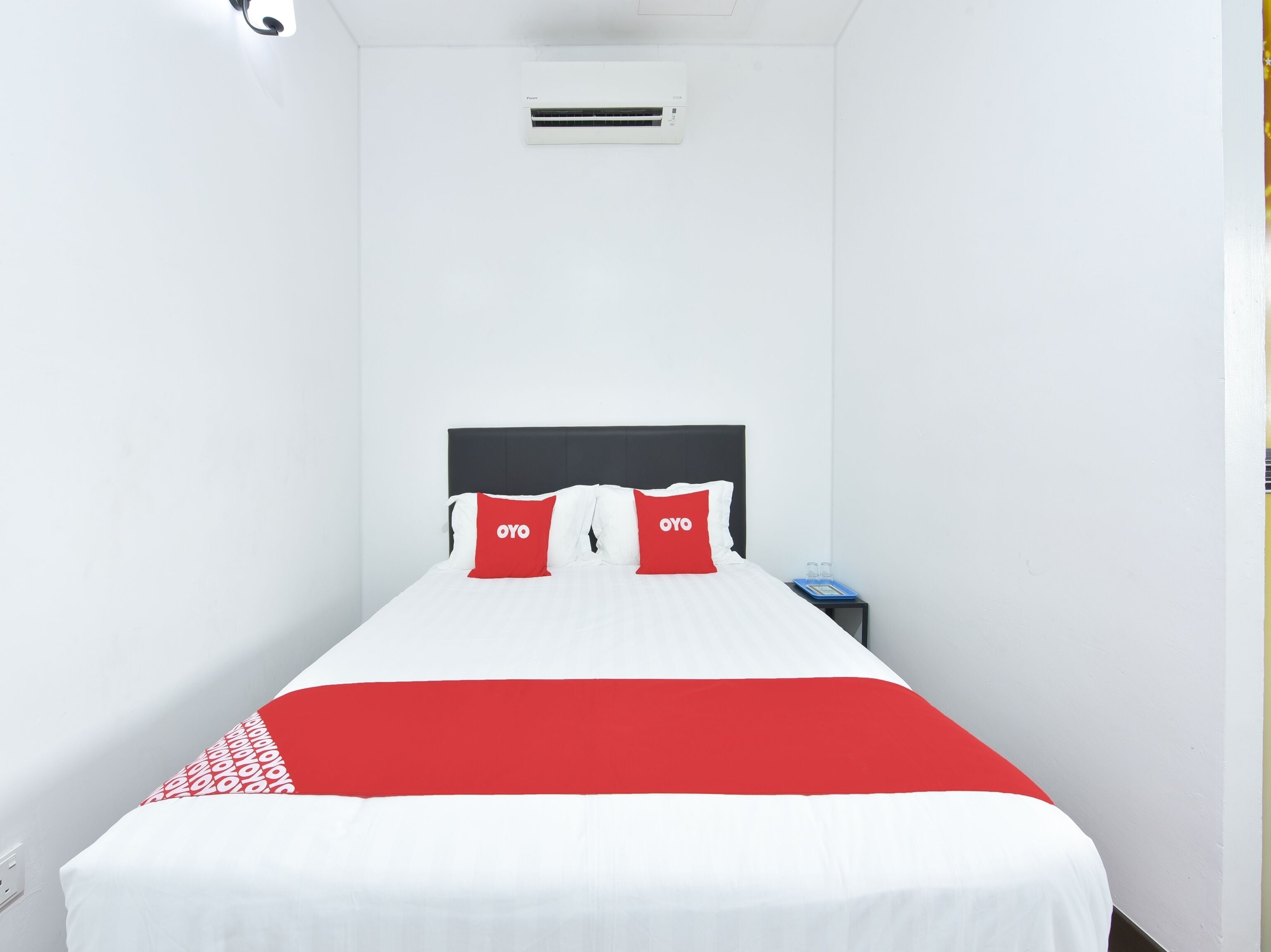 deluxe double room, 1 queen bed | free wifi, bed sheets