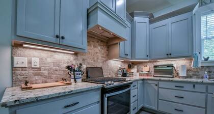 Secluded 10 acre estate 10 miles from UA w/ 4BR