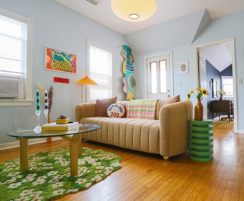 KK Upper · 2BR Sunny Upper in Prime Bay View - w/ Parking