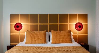 KK lower · Funky 2BR in Prime Bay View - w/ Parking