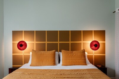 KK lower · Funky 2BR in Prime Bay View - w/ Parking