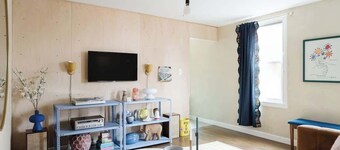 KK lower · Funky 2BR in Prime Bay View - w/ Parking