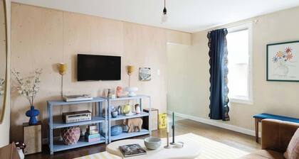 KK lower · Funky 2BR in Prime Bay View - w/ Parking