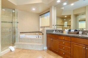 Bathtub, hair dryer, towels - Indio's Sunset Palms: Luxurious home with pool, spa & mountain views. (Indio)