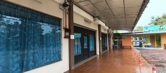 OYO 90868 Oba Hotel
