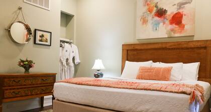 Grand King Suite in Boutique Inn