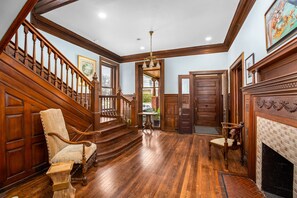 Interior - Grand King Suite in Boutique Inn (Winston-Salem)