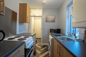 Fridge, microwave, oven, stovetop - Near A1 Motorway - Free Parking (Newcastle upon Tyne)