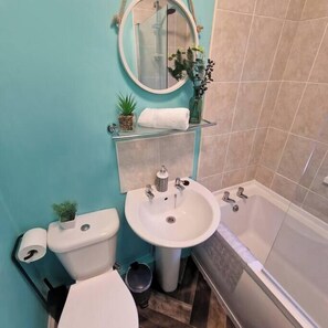 Shower, hair dryer - Near A1 Motorway - Free Parking (Newcastle upon Tyne)