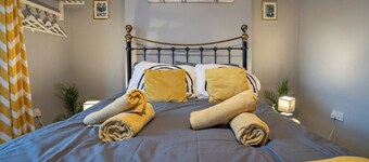 3Bed-Near A1 Motorway-FreeParking-by Holiday Homes