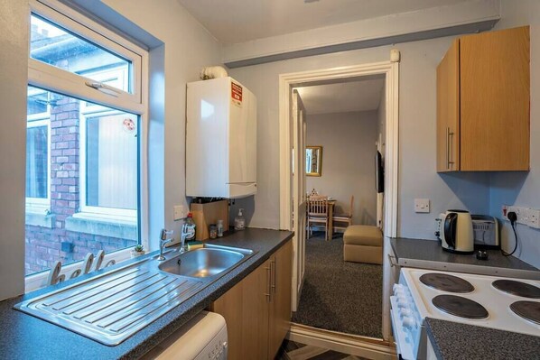 Fridge, microwave, oven, stovetop - Near A1 Motorway - Free Parking (Newcastle upon Tyne)