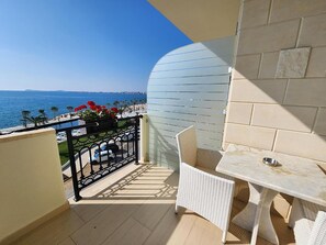 Standard Twin Room with Balcony and Sea View | Vue depuis le balcon