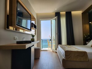 Superior Double Room with Balcony and Sea View | Literie hypoallergénique, chambres insonorisées, Wi-Fi gratuit