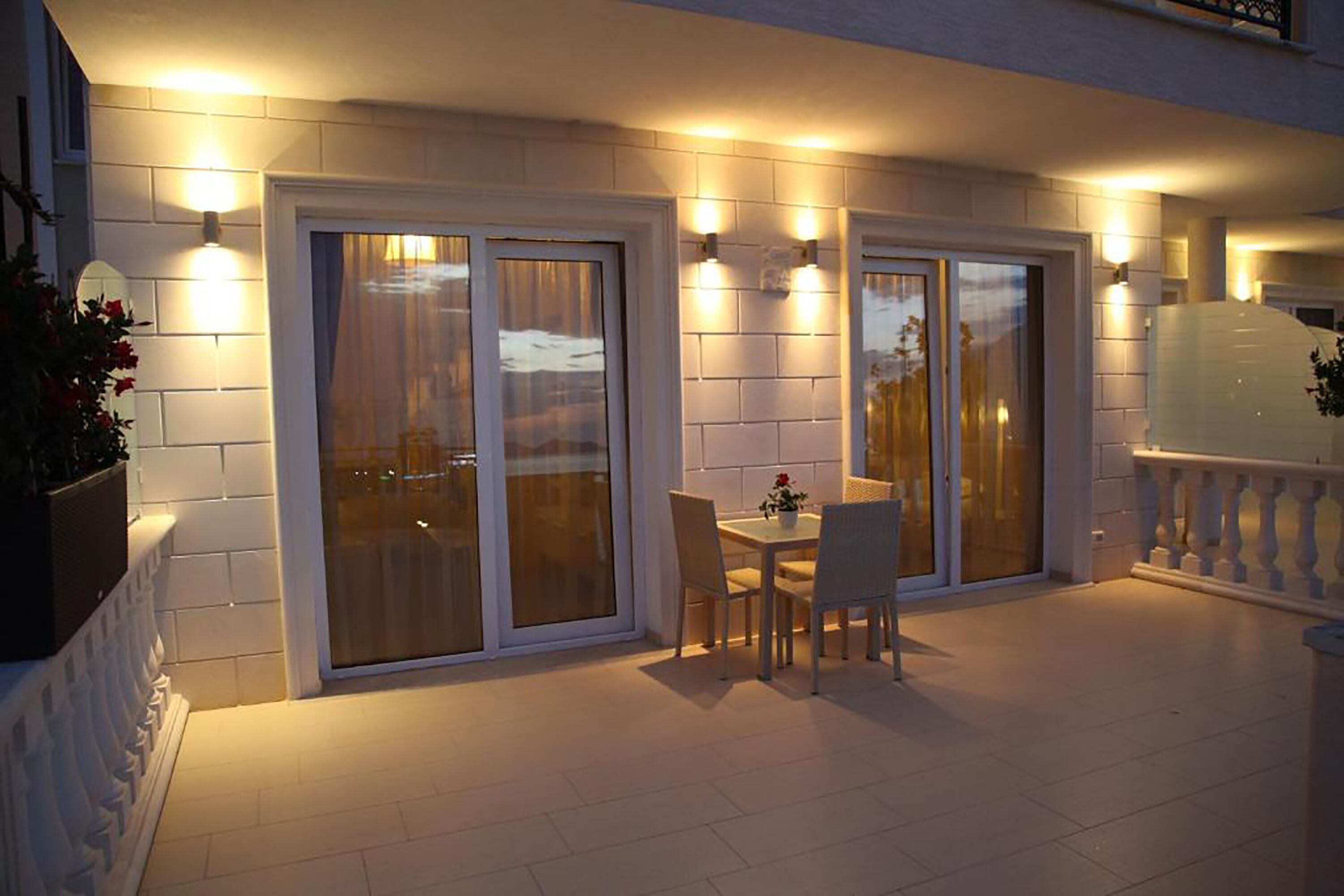 Standard Family Suite with Balcony and Sea View | ระเบียง