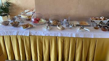 Sudah termasuk sarapan ala kontinental setiap hari