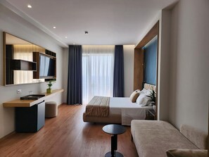 Superior Triple Room with Balcony and Sea View | ملاءات للفراش لا تسبب الحساسية وتجهيزات عازلة للصوت وواي فاي مجانًا