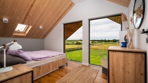 2 bedrooms, laptop workspace, iron/ironing board, free WiFi