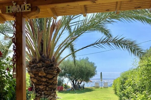 One step | Seaside | Quiet | Green