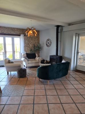TV, fireplace, DVD player, table tennis