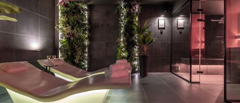 Sauna, steam room