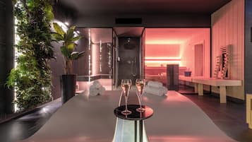 Sauna, steam room