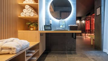 Sauna, steam room