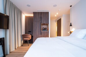 Deluxe Room | Hypo-allergenic bedding, pillow-top beds, minibar, in-room safe - One Two Four Hotel & Spa (Ghent)