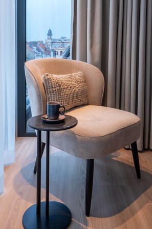 Deluxe Room | Hypo-allergenic bedding, pillowtop beds, minibar, in-room safe - One Two Four Hotel & Spa (Ghent)