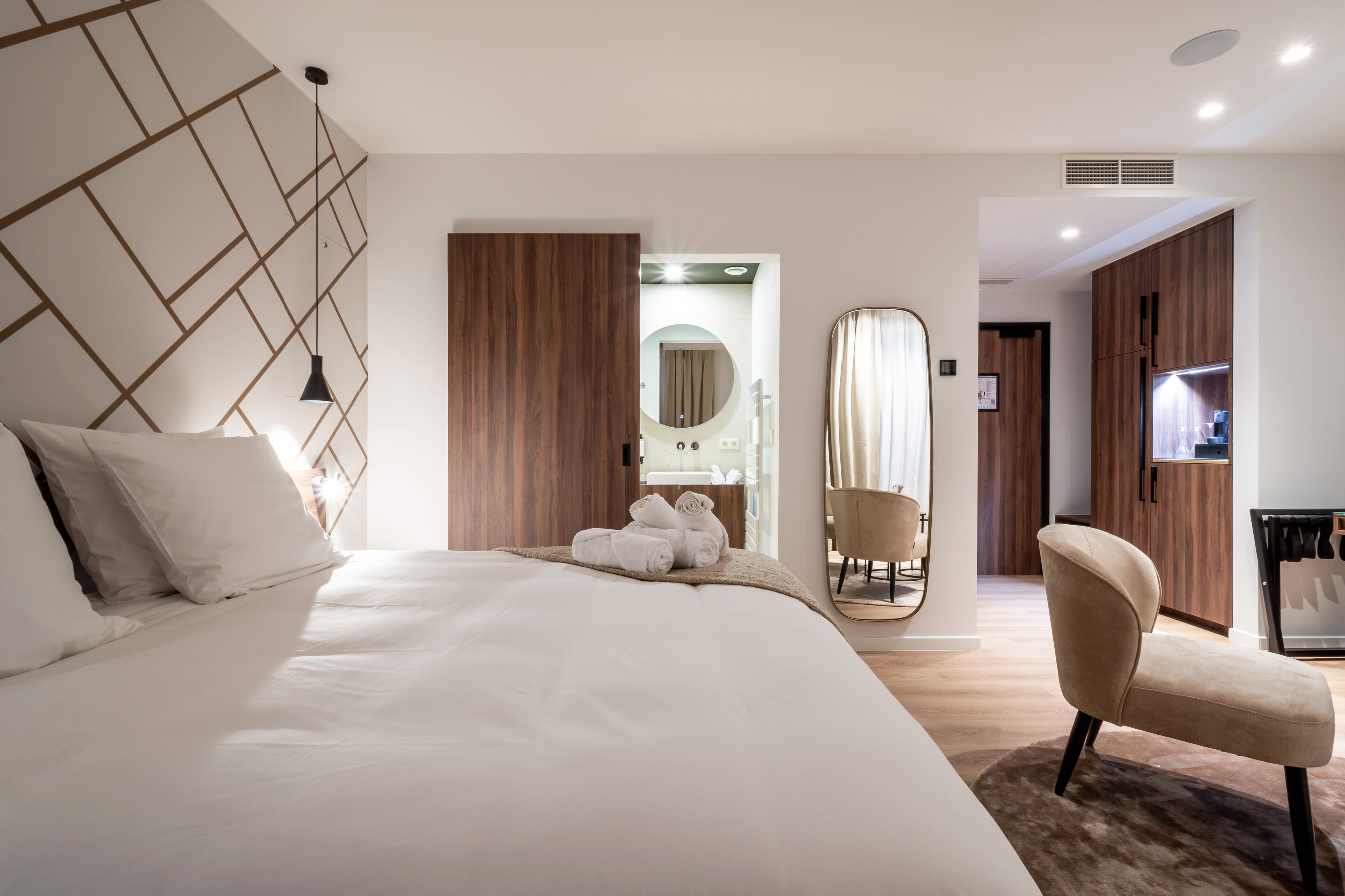 Large Double Room | Biancheria da letto ipoallergenica, materassi a doppio strato, minibar