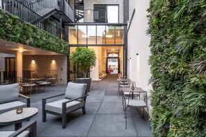 Terrace/patio - One Two Four Hotel & Spa (Ghent)