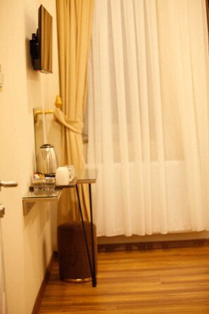 Deluxe Room, 1 King Bed, Non Smoking