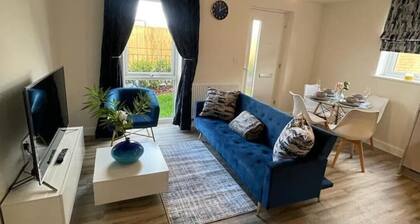 Apartment in Brooklands 3m from Milton Keynes Xscape,train station & central